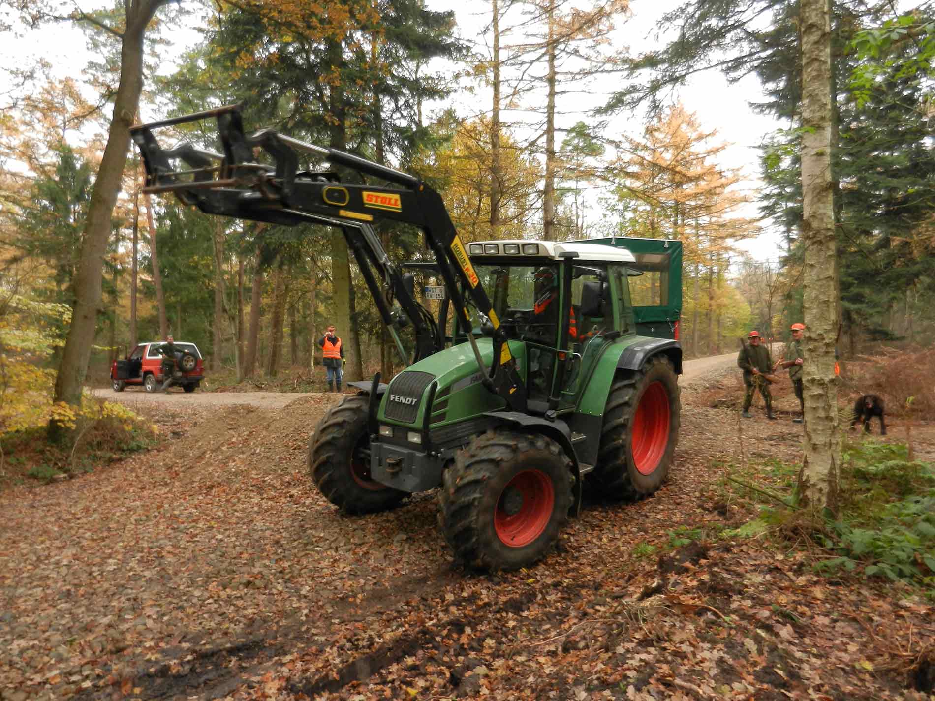 Der Traktor eines Kunden im Wald