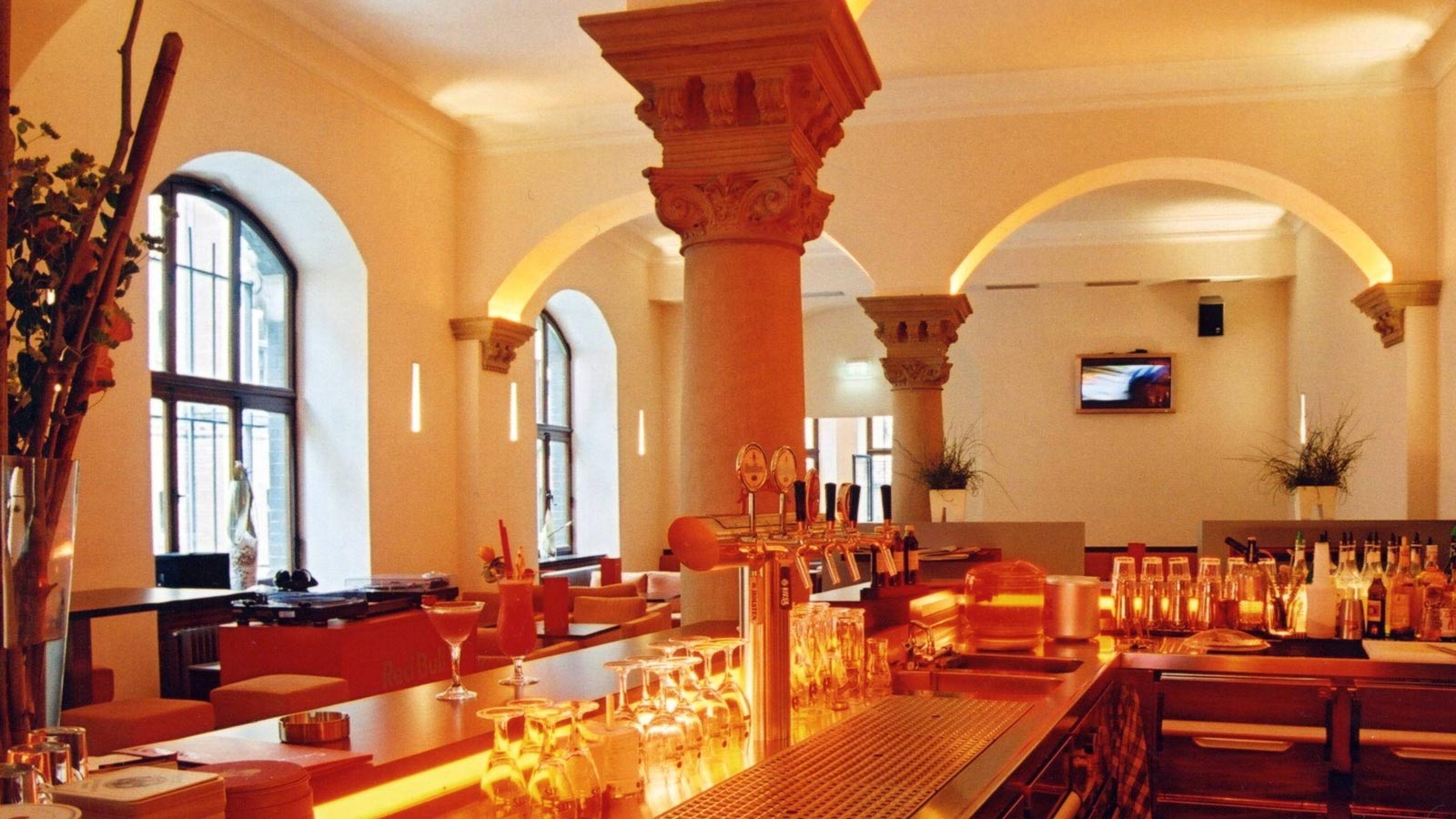 Gastronomie von innen mit Bar